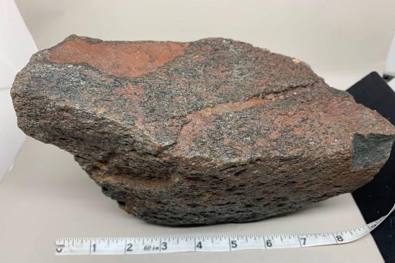 Scinder Rocks Wyoming Cinder Emerald/Pine Green Nephrite Jade for sale
